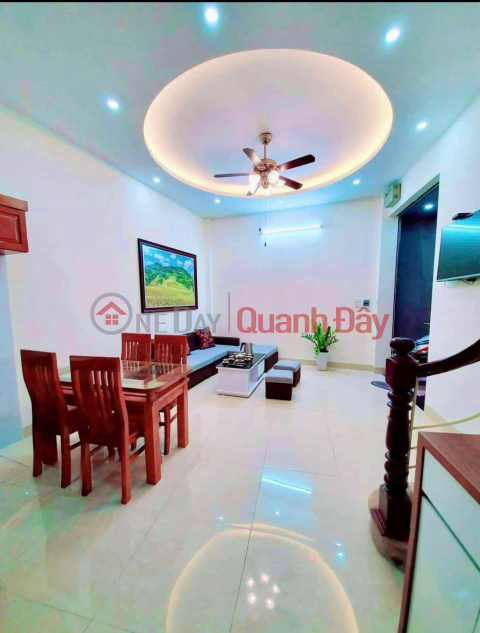 Cho thuê nhà nguyên căn ngõ 609 Vũ Tông Phan, 4.5 tầng x 35m2, 3 ngủ, 11 Triệu _0