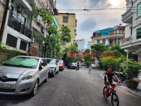 House for sale in Bach Dang, HBT 45m x 4 bedrooms, sidewalk, car, business, price 16.3 billion. Contact: 0366051369 _0