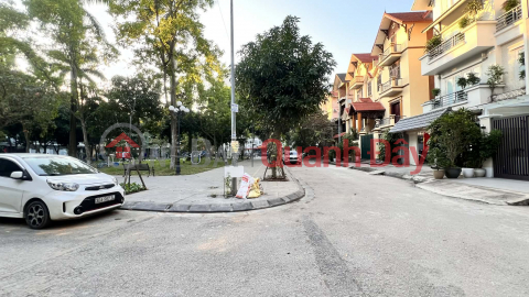 Corner villa in Viet Hung, wide sidewalk, easy access for cars, view of the green park. _0