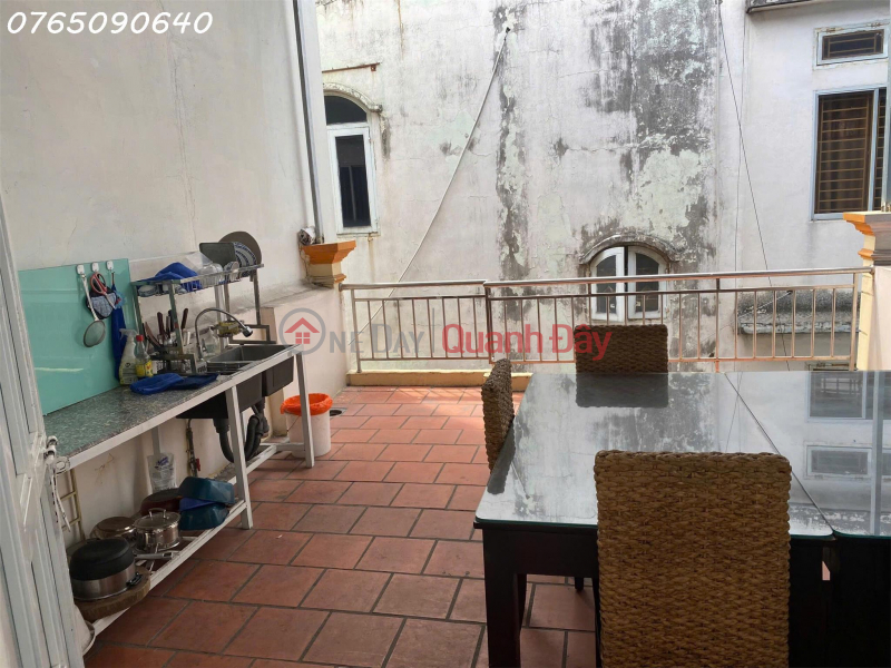 Owner selling house at 19E Nguyen Huu Canh, 54m2, 1 ground floor and 4 upper floors, currently rented out as serviced apartments, 15.5 billion VND. Sales Listings