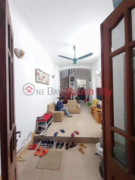 Kim Giang's house 40mX4T, Cars are parked day and night, price 3.95 billion VND Sales Listings