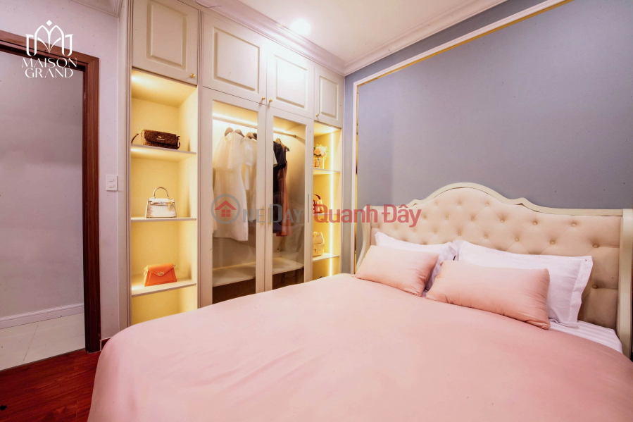 2-bedroom, 2-bathroom apartment with an area of 73m2 is priced at 33 million VND/m2 at The Maison Grand Phu My. Sales Listings