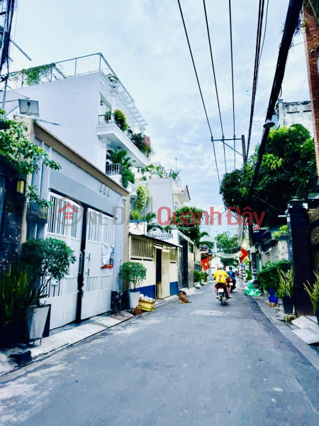 đ 7.5 Billion, **House for sale in alley 730 Lac Long Quan, Ward 9, Tan Binh District (4x13m),4 floors, only 7.5 billion VND**