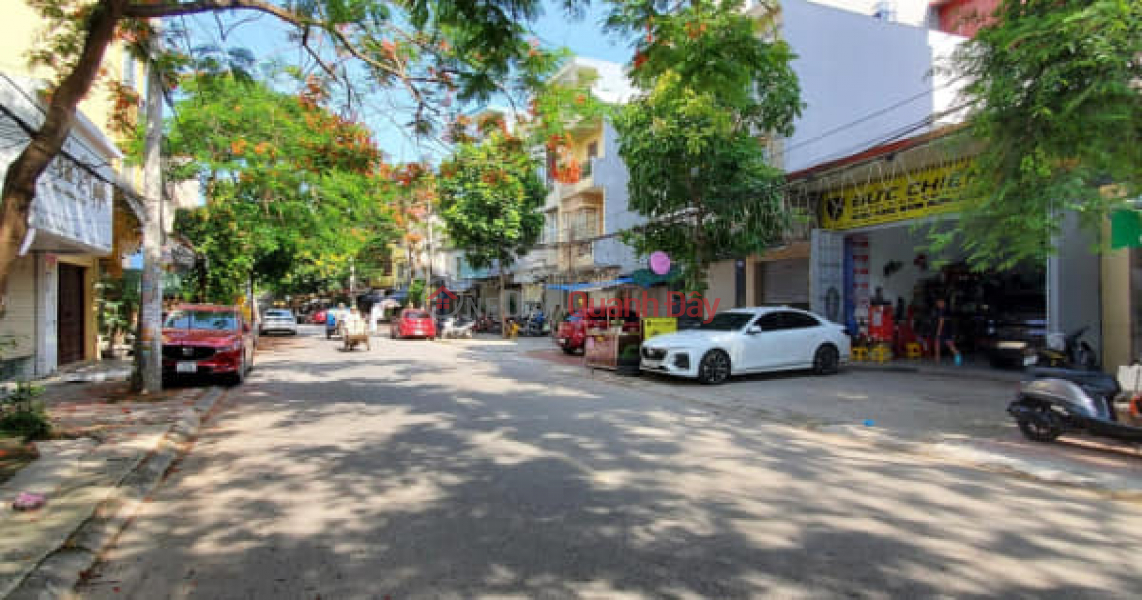 The owner sent for sale a 2.5-storey house on Khuc Thua Du street 1 Sales Listings