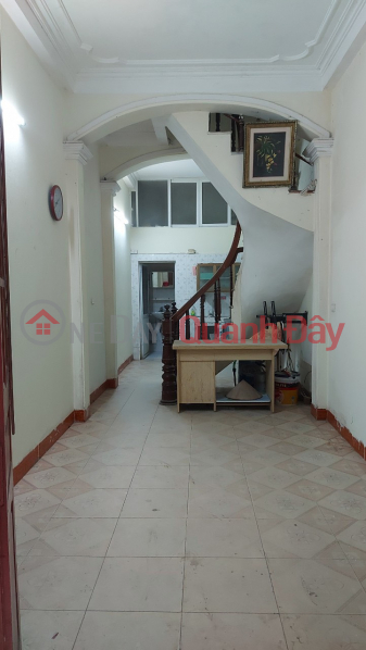 For rent in alley 142 Kim Giang - Hoang Mai, 30m*5 floors, 6 bedrooms, basic furniture, 7.5 million