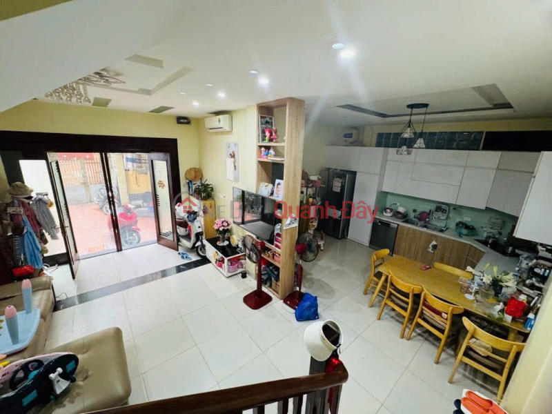 Lang Road, 69m, 5 floors, only 11.9 billion, near schools, hospitals, urban area, Vietnam Sales đ 11.9 Billion