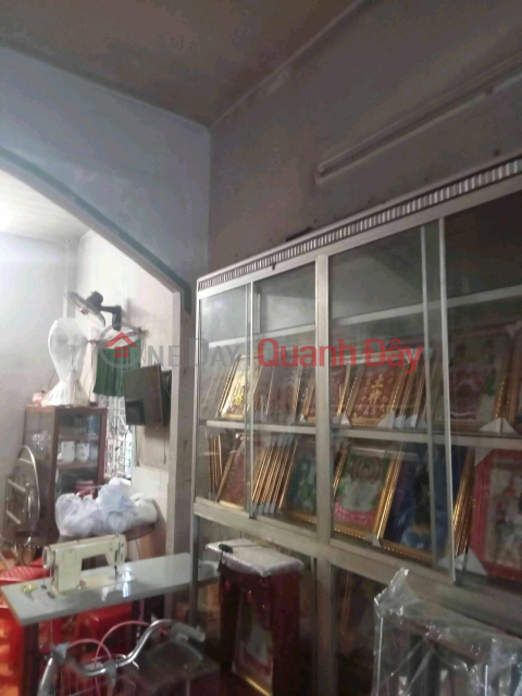 House for sale on the street front. 1 ground floor and 1 upper floor. Close to the market. Close to the ferry. Big road, convenient for business. _0