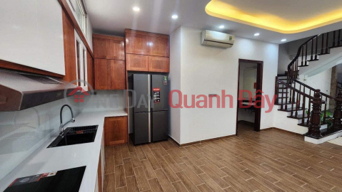 House for rent in Pham Tuan Tai street, Cau Giay 65m 4T MT4m. Auto park the door. Business. 15m to the street. 18 million won _0