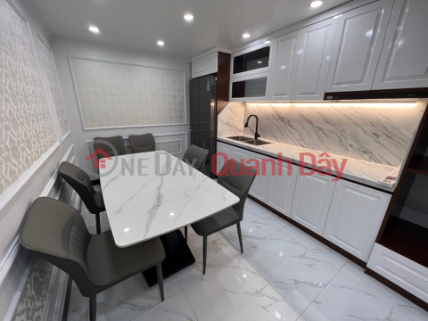 DUY NHẤT 1 CĂN, LÊ TRỌNG TẤN, VIP, SÁT Ô TÔ
35m x 5 tầng, giá 5,15 tỷ _0