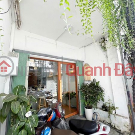 House for rent on Nguyen Thi Minh Khai Street _0