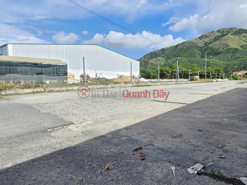 LARGE LAND FOR RENT WITH 3 FRONTS, DIEN AN - DIEN KHANH. Rental Listings