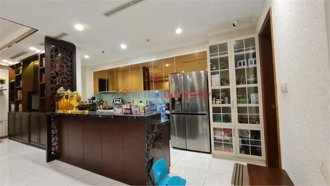 FOR QUICK SALE Vinhomes Central Park 3 Bedroom Apartment, Building C1, Fully Beautiful Sales Listings