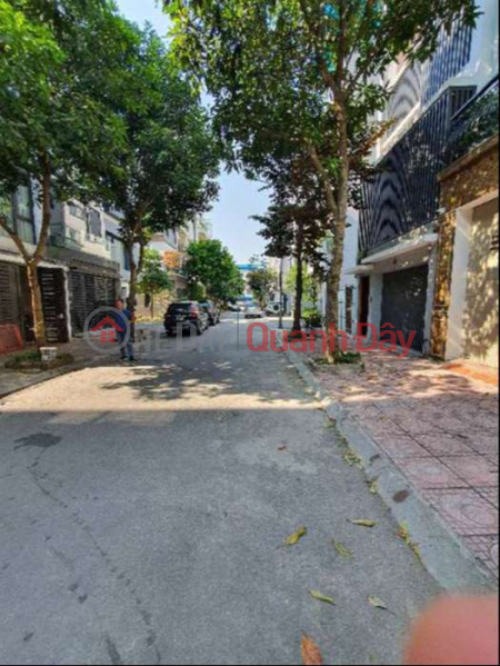 Land for sale in Viet Hung, Long Bien, sidewalk for cars, office business 75m, side: 4.5m, 12 billion Sales Listings