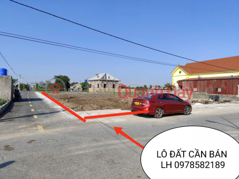 Owner needs to transfer corner lot with 2 street frontages. Road in front of house is 10 m. _0