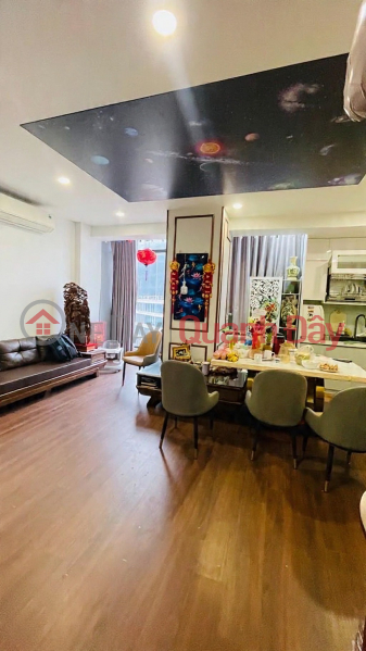 Apartment for sale in Cau Giay, 90m², 2 bedrooms, 2 bathrooms, price 7.98 billion VND, parking available at the building entrance. Sales Listings