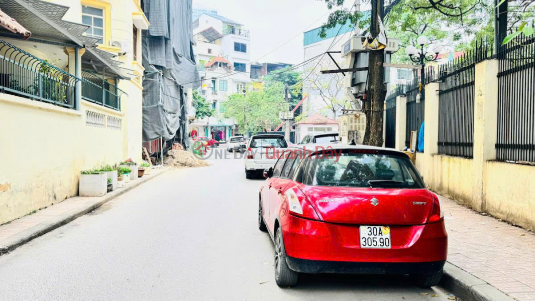 PRIME BUSINESS PROPERTY, 10M FROM MAIN ROAD (CAR ACCESS),2 SIDES OPEN, AVAILABLE AREA 55m², 3 FLOORS, FRONTAGE: 3.3M, PRICE 16.8 BILLION VND Sales Listings