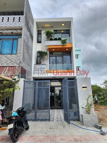 The owner sends for sale a 3-storey house with a passion for casting MT Ho Truong 1 Sales Listings