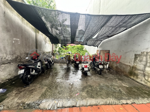 Land for sale in lane 252 Ngoc Thuy, 66m x 5m2, truck 10m, near market, Hong Tien street, slightly over 11 billion, negotiable. _0