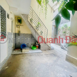 House for sale in Kham Thien market alley DT: 24m, built 4 floors, still beautiful and ready to move in. Contact 0565364444 _0