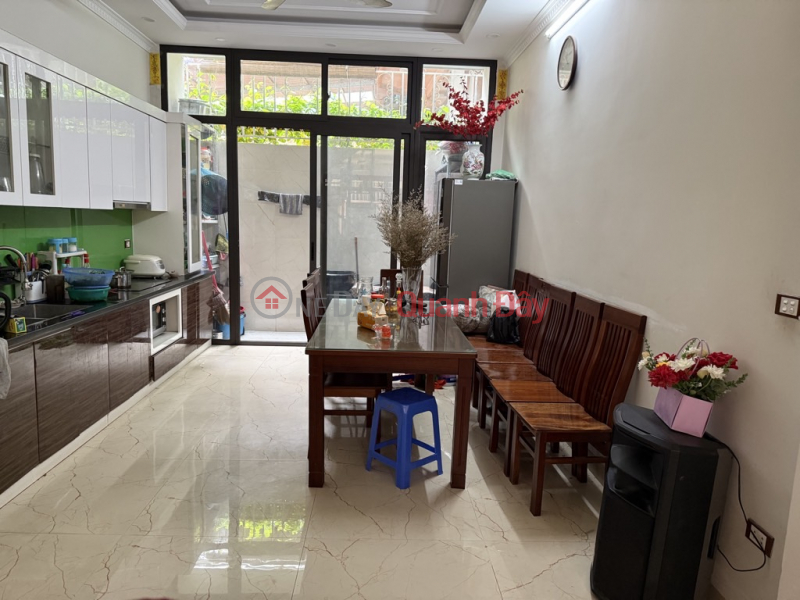Vị trí ngõ 92 to rộng đẹp nhất tuyến phố Nguyễn Khánh Toàn, ngõ ô tô tránh, nhà mình cách ô tô Niêm yết bán