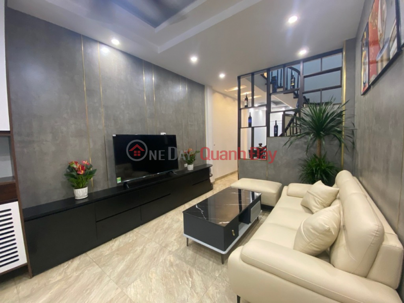 SUPERHOOD HOUSE FOR SALE HUYNH THUC KHANH - DONG DA - CAR PARKING NEAR - 2-SIDED HOUSE WITH AIRY LANE FRONT AND REAR Sales Listings