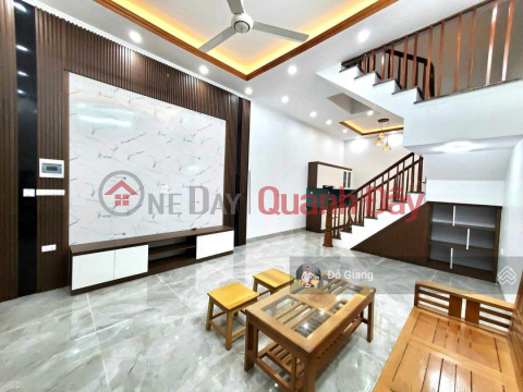 House for sale on Hoang Hoa Tham, 40m2 x 5 floors, close to the street - 2 permanently open sides, only 5.2 billion _0