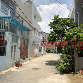 Land lot 5.6m wide, car alley, Dinh Phong Phu street, right next to Tang Nhon Phu B market, District 9, separate certificate 80.6m2, price 5.2 _0