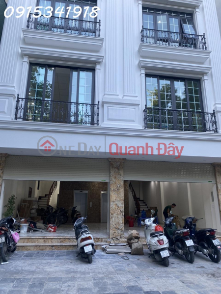 For rent on the 1st floor of 2 buildings facing Phung Hung street, 3 open sides, 9m6 wide frontage, very good business - Address: Rental Listings