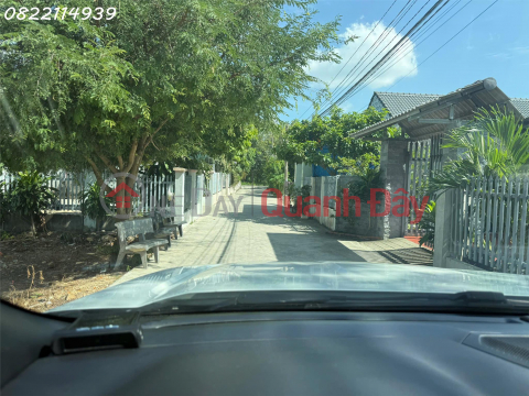 For sale: A prime 4,700m2 plot of residential land located right in the center of Chau Pha commune, surrounded by a stream. _0