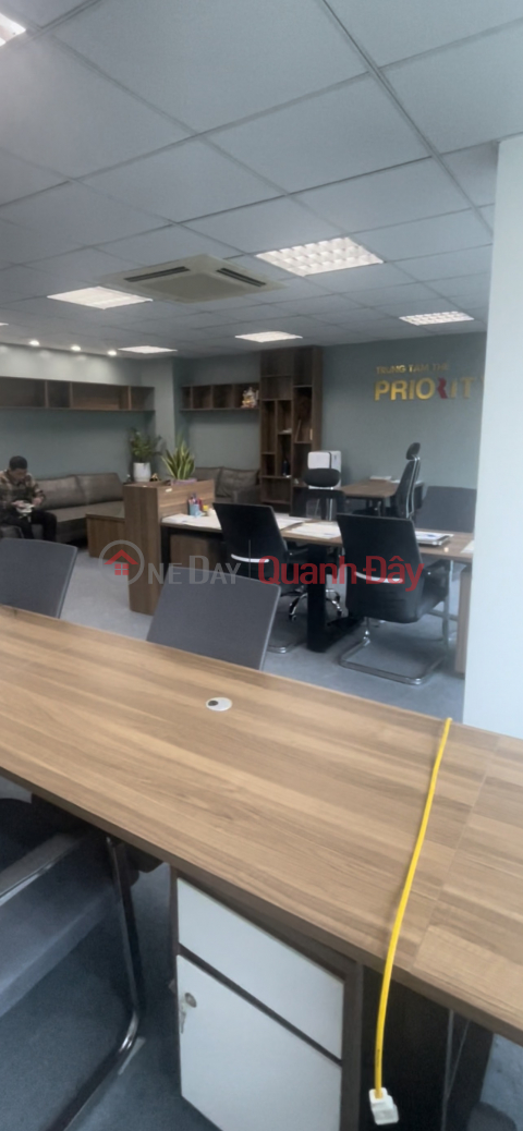 Beautiful, clean new office floor for rent, 60m2, only 10.5 million\/month in Cau Giay, suitable for offices from 5 - 15 people doing business online _0