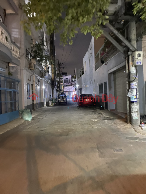 A few steps away from the driver's seat, the alley is only 10 minutes through District 1 and Phu Nhuan, the windows bloom later. _0