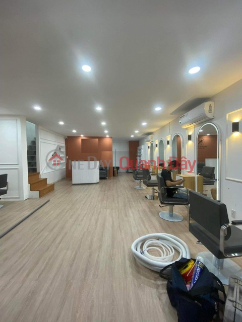 Corner house at 2 Nguyen Kiem business area, 6x11m, 3 floors empty throughout _0