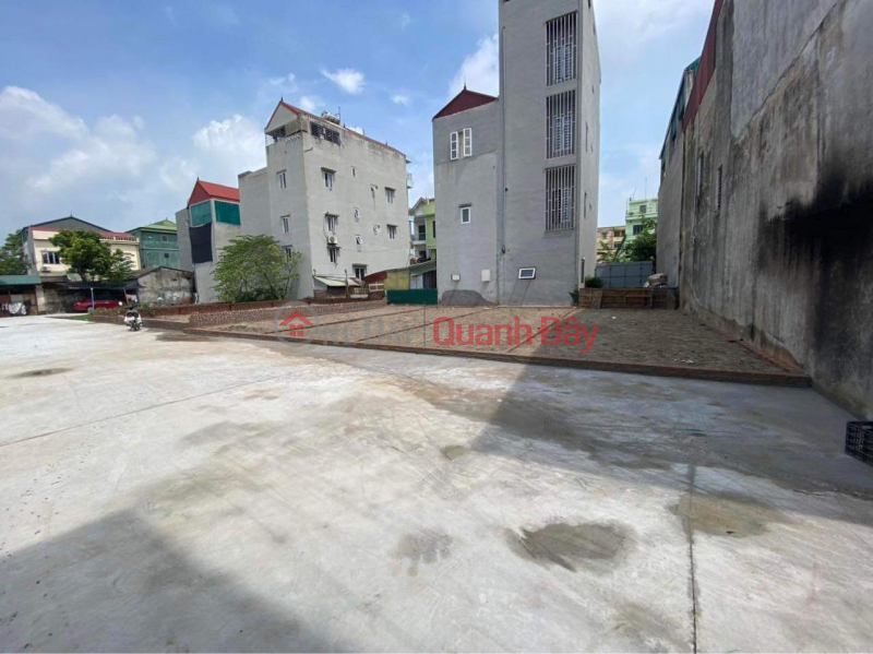 Moved to the South to live, sold 4 lots at Cho Kim - Dong Anh, 6m street, priced at about billion. Contact 0981568317 Sales Listings