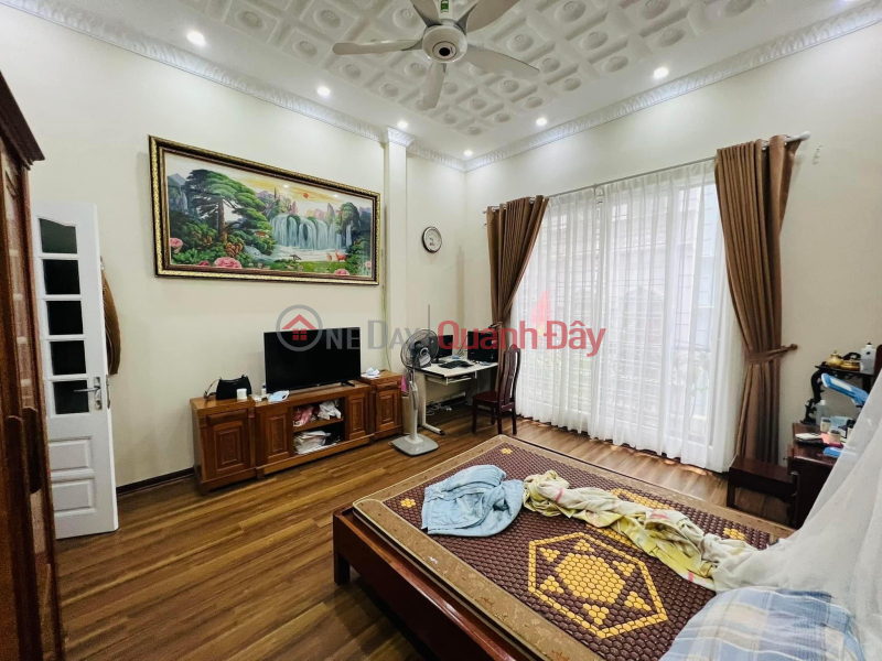 Beautiful House for Sale Alley 421 Hoang Quoc Viet 48m2, 5 Floors, 4.5m Lot, Near Street, Pine