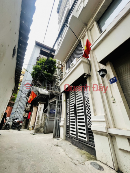 Nhà lô góc, phòng nào cũng có ánh sáng tự nhiên.
Nhà còn mới, đã full phòng, khách vào chỉ việc vận hành. Niêm yết bán