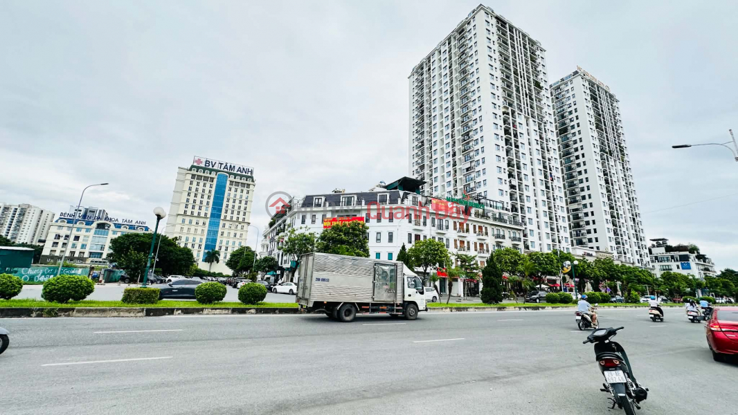 mặt phố Hồng Tiến, 7 tầng thang máy, gần bệnh viện Tâm Anh - cầu Trần Hưng Đạo Niêm yết bán