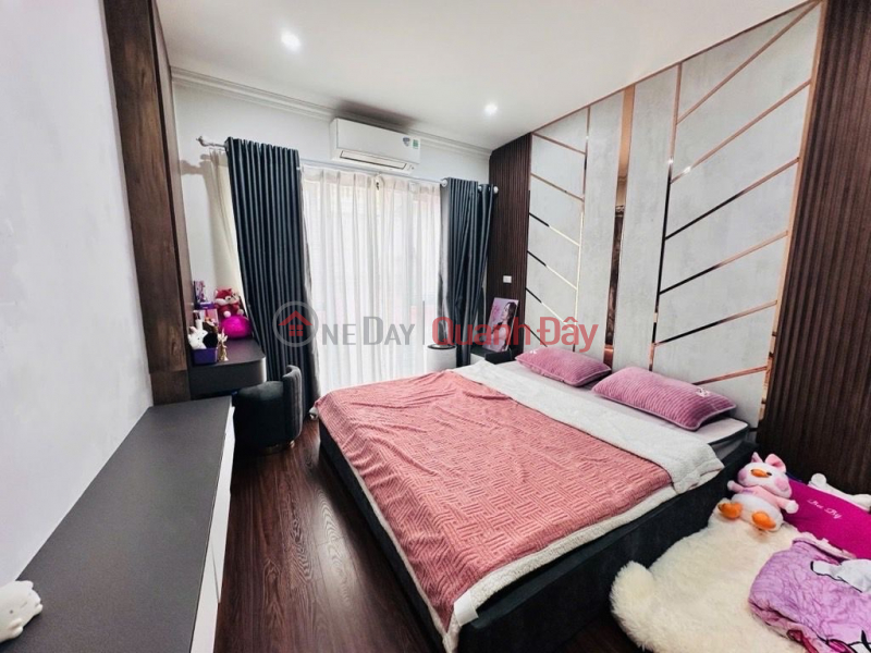 đ 15.8 Billion | Lac Long Quan Street, 42m² x 5 floors, 15.8 billion VND - car parking available, alley suitable for business, beautiful interior, near the lake.