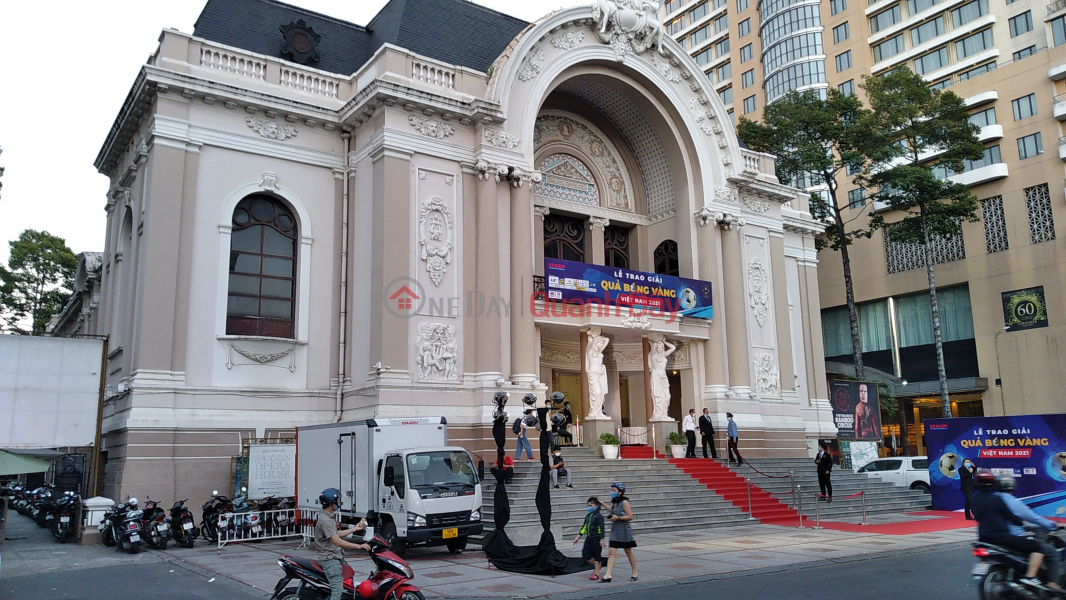 Nhà hát lớn thành phố Hồ Chí Minh (Ho Chi Minh Opera House) Quận 1 | Quanh Đây (OneDay)(3)