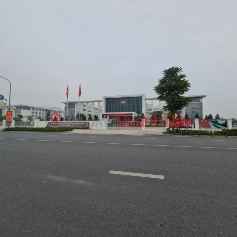 A 5-story house is being offered to buyers of 77m2 of land on a bustling commercial street in Trau Quy. Contact 0989894845 _0