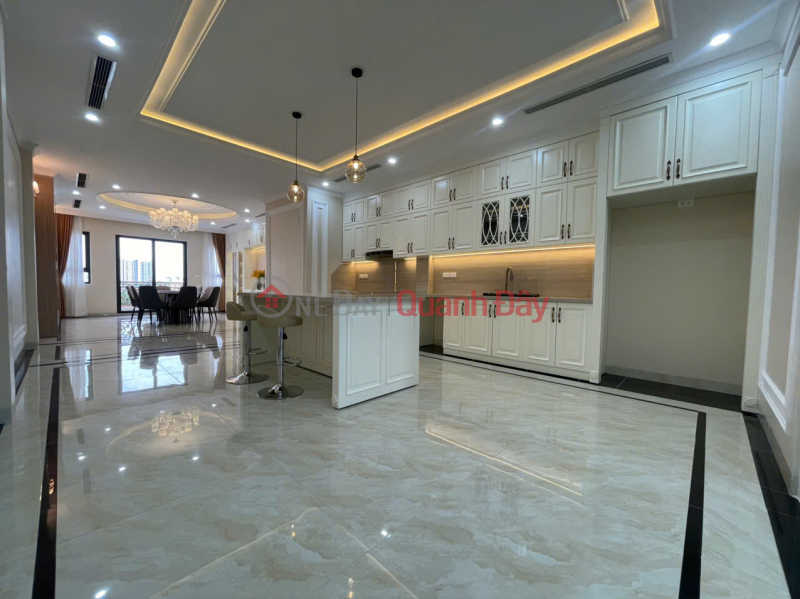 đ 27.5 Billion RARE! House for sale in area 918 Phuc Dong, 82m x 7 floors, elevator, 4-car garage, subdivided area, good people, comfortable living. Contact