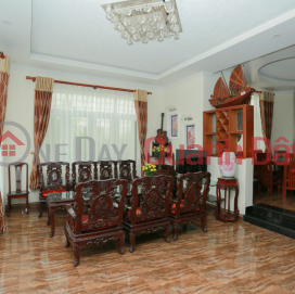 Villa with 8 bedrooms for rent at 45 million VND on Trang Trinh Street, Da Lat, Lam Dong. _0
