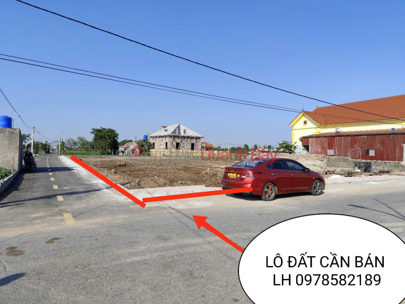 Owner needs to transfer corner lot with 2 street frontages. Road in front of house is 10 m. Sales Listings