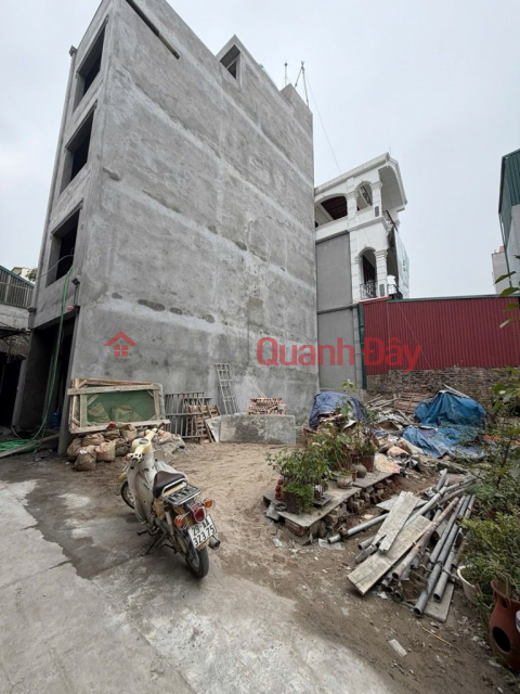 Land for sale in alley 293 Ngoc Thuy, 40m x 3.8m, car parking available, building permit included, price over 5 billion VND (negotiable). _0