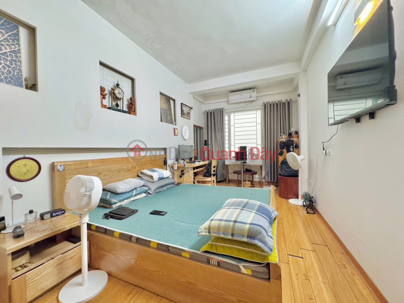 đ 8.7 Billion, The house has a sturdy frame and columns, allowing for additional floors. The house is on a bright corner lot, 80m from the car.