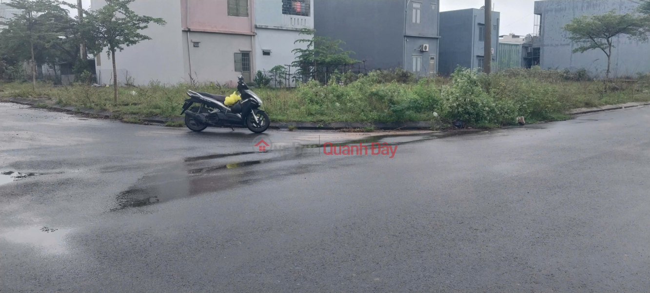 ► Corner plot with 2 street frontages (7.5m wide) between FPT University and Phan Chau Trinh University, 100m2, 7.7m wide, 4.x billion VND. Sales Listings