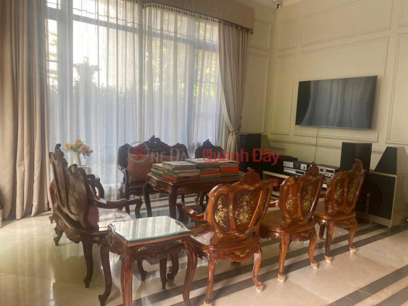 Biệt thự Phú Mỹ Hưng - Nam Thông Q7, 15x18, 4 Tầng, có Hầm, Đường nhựa 16m, 303m2, 115 Tỷ Niêm yết bán