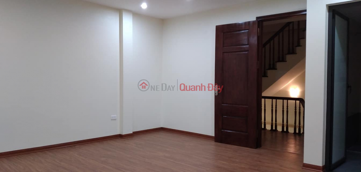 House for sale 48m2 4 bedrooms Nghi Tam street, Tay Ho Car park day and night 6.3 Billion VND Sales Listings