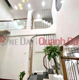 Urgent sale of house 93m2 Au Co street, Tay Ho Car Park Gate Investment price 8.7 Billion VND _0