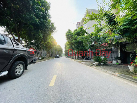 SUPER PRODUCT KIEU MAI _ CONTENTS TO AVOID SIDEWALK FOR FOOTBALL _ CARS CAN AVOID ON TWO SIDES _ ALLEY IS BIGGER THAN STREET _ ECONOMIC _0