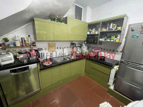 Rất hiếm! Bán nhà Hào Nam 32m2, 4 tầng, mặt tiền gần 4.2m, nhỉnh 13 tỷ, ô tô tránh, vỉa hè _0